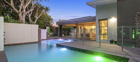 4 bedrooms House in Benowa, Australia No. 147 13