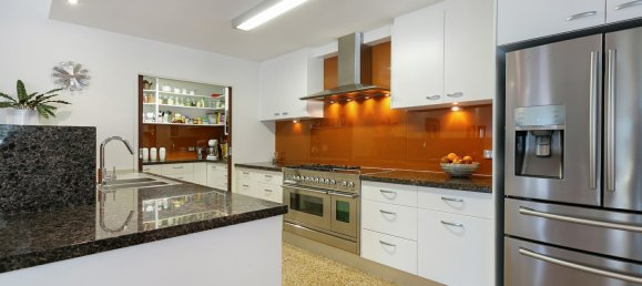 4 bedrooms House in Benowa, Australia No. 147 23