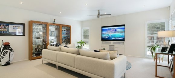 4 bedrooms House in Benowa, Australia No. 147 5