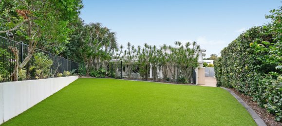 4 bedrooms House in Benowa, Australia No. 147 3