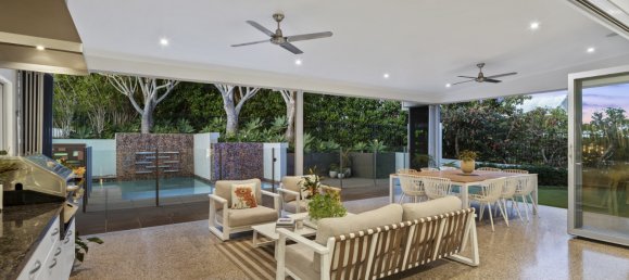 4 bedrooms House in Benowa, Australia No. 147 15