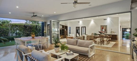 4 bedrooms House in Benowa, Australia No. 147 16