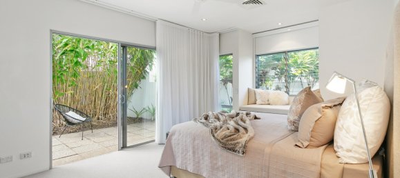 4 bedrooms House in Benowa, Australia No. 147 2