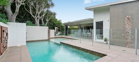 4 bedrooms House in Benowa, Australia No. 147 11