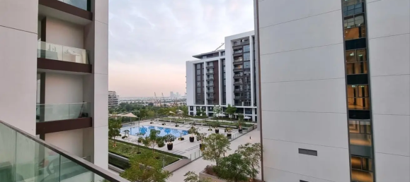 Studio in Dubai, UAE No. 21086 10