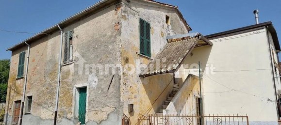 2 bedrooms House in Licciana Nardi, Italy No. 184691 2