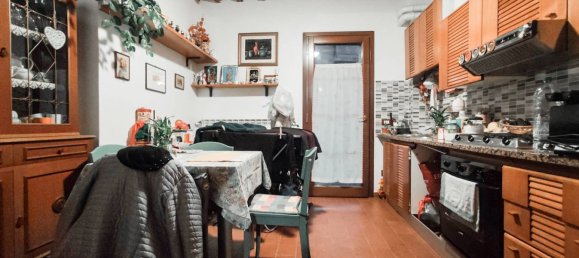 Квартира с 1 спальней в Лукка, Италия № 215763 2