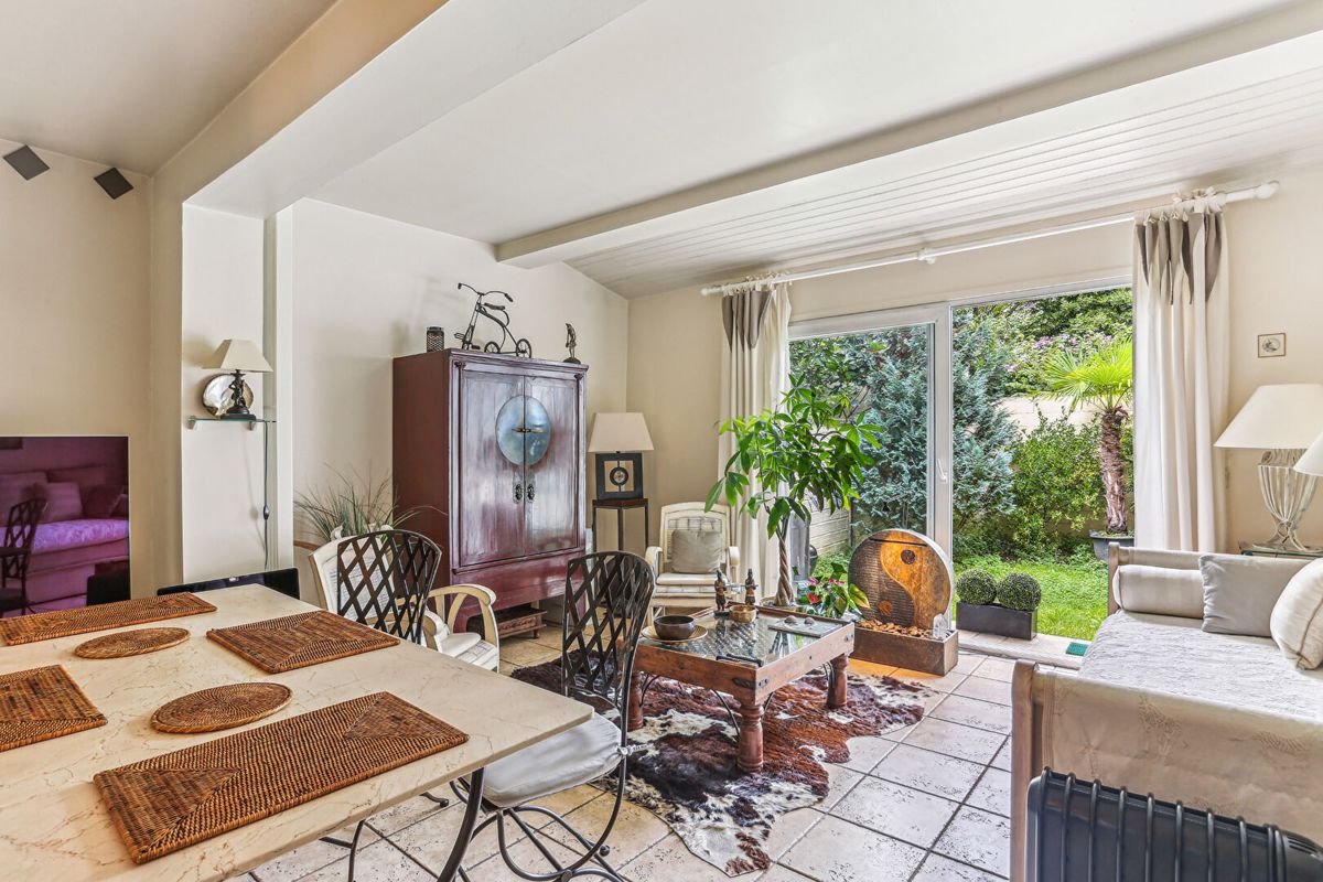 Adosado de 4 dormitorios en Montreuil, France No. 114586