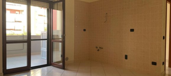 Apartamento T3 em Taranto, Italy N.º 374942 6