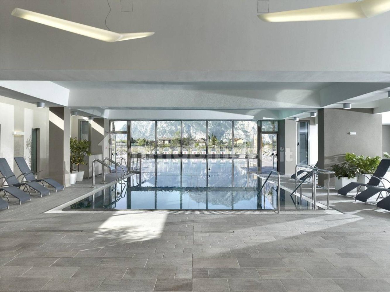 Propriété commerciale à Arco, Italy 2161m² No. 320905