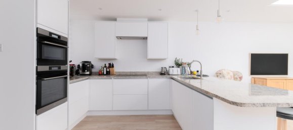 4 bedrooms House in London, United Kingdom No. 13932 3