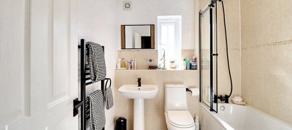 4 bedrooms Commercial property in Biggin Hill, United Kingdom No. 4749 4