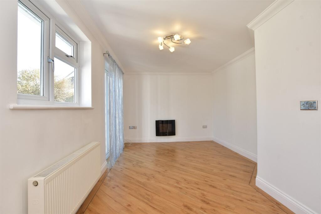 2 bedrooms Bungalow in Essex, United Kingdom No. 4066