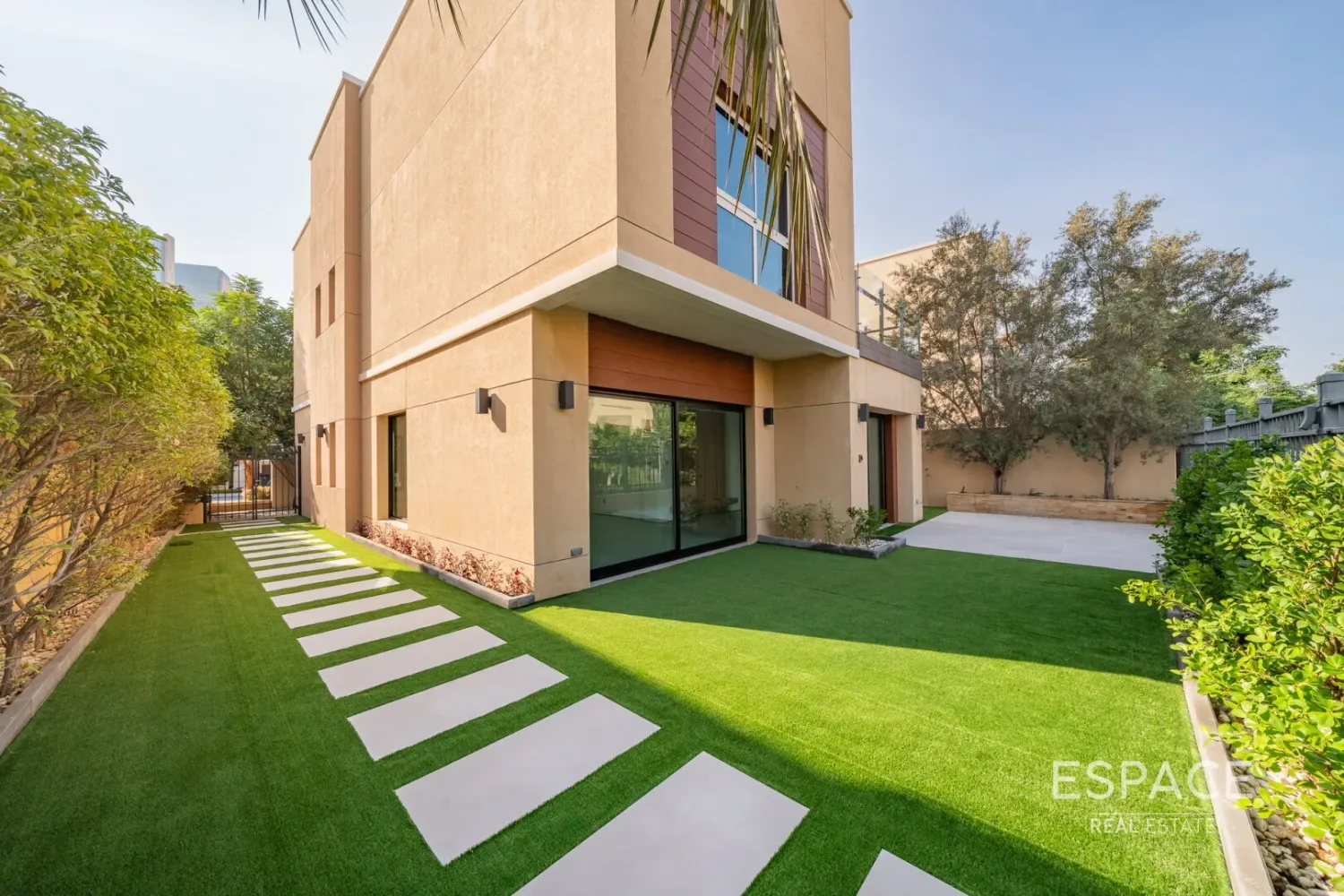 4 bedrooms Villa in Dubai, UAE No. 107879