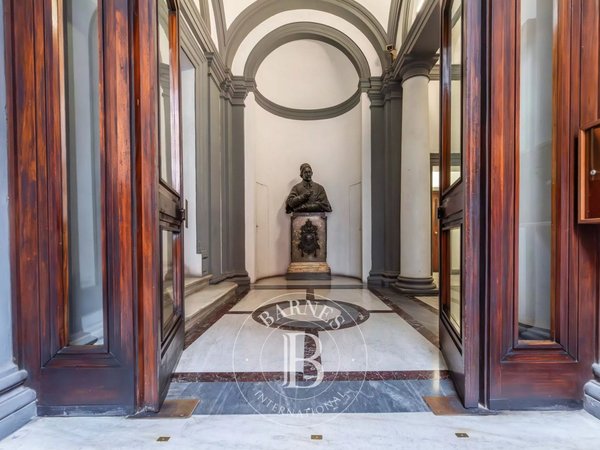 450m² Commercial property in Rome, Italy No. 84945