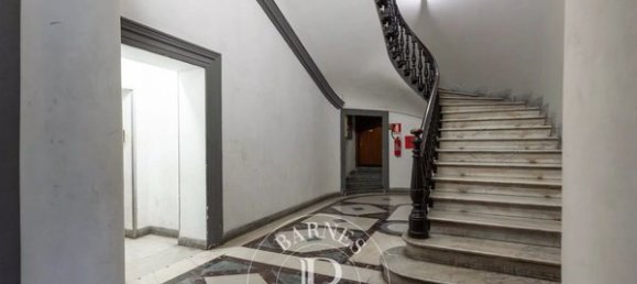 450m² Commercial property in Rome, Italy No. 84945 4