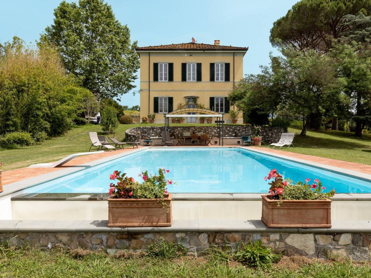 Villa de 15 divisões em Lucca, Italy N.º 87115