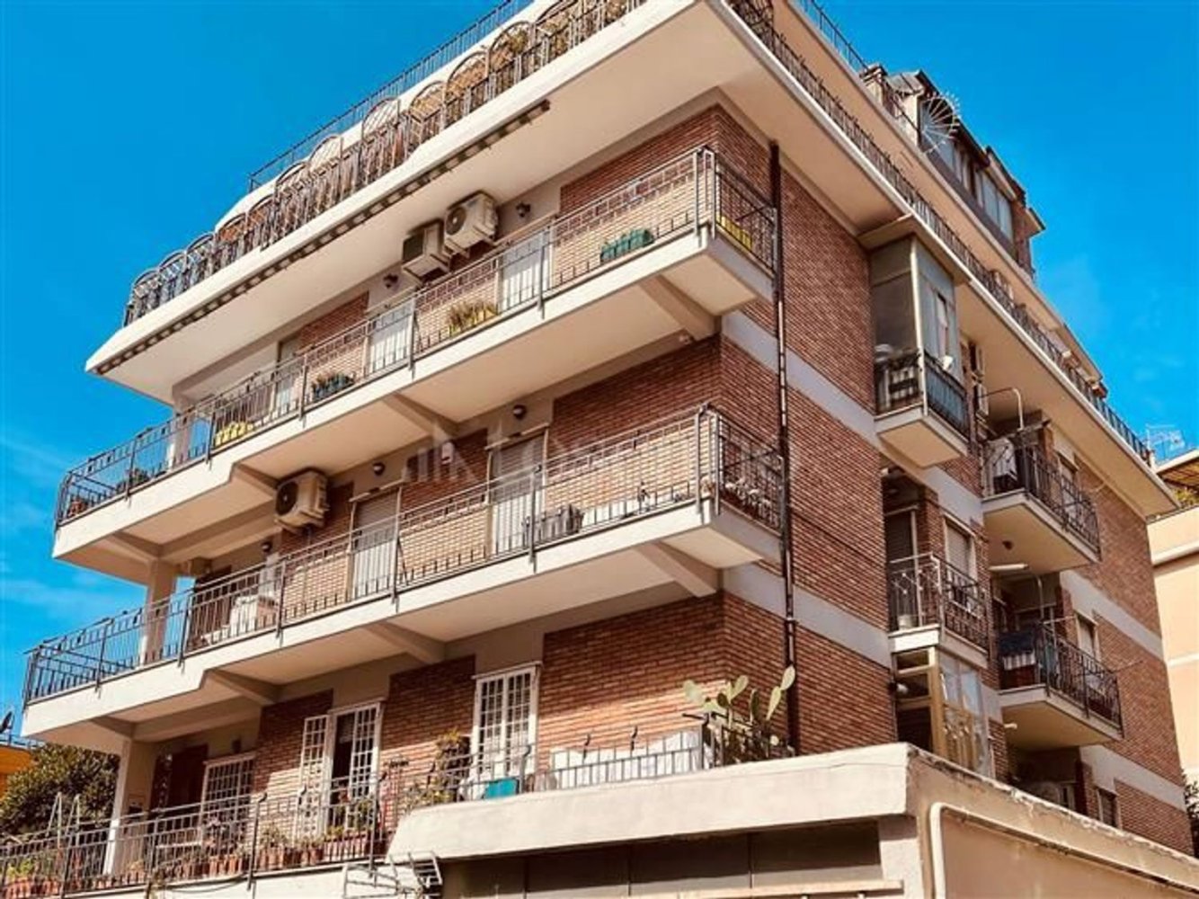 Propiedad comercial en Rome, Italy 35 m² No. 373052