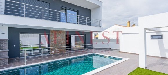 4 bedrooms Villa in Corroios, Portugal No. 144027 6