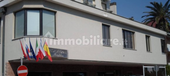 2 rooms Commercial property in San Benedetto del Tronto, Italy No. 118246 3