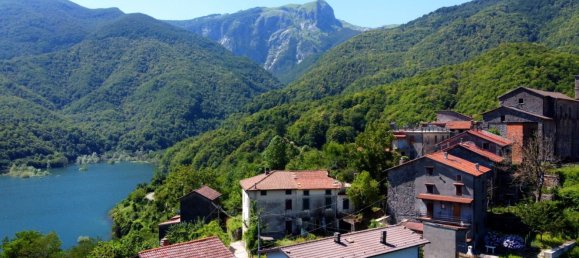 8 rooms House in Vagli Sotto, Italy No. 273739 8