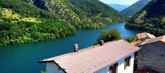 8 rooms House in Vagli Sotto, Italy No. 273739 5