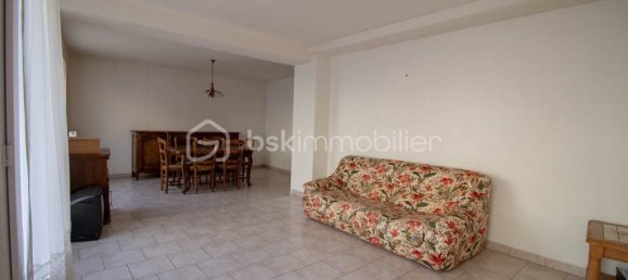 6-Zimmer Gebäude in Ladon, France, Nr. 244749 8