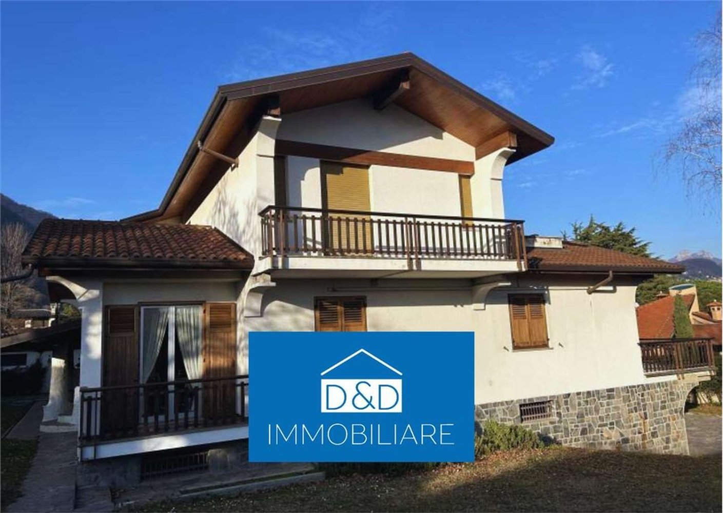 10 rooms Villa in Erba, Italy No. 202276