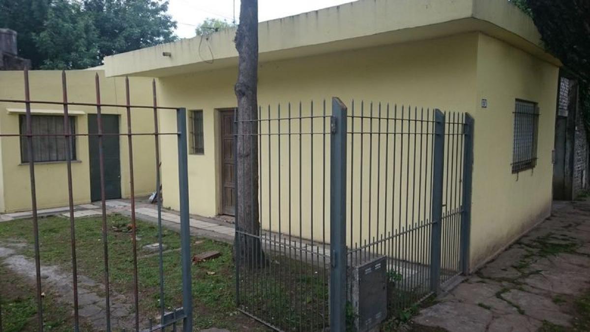 Casa de 3 dormitorios en Ituzaingó, Argentina No. 18435