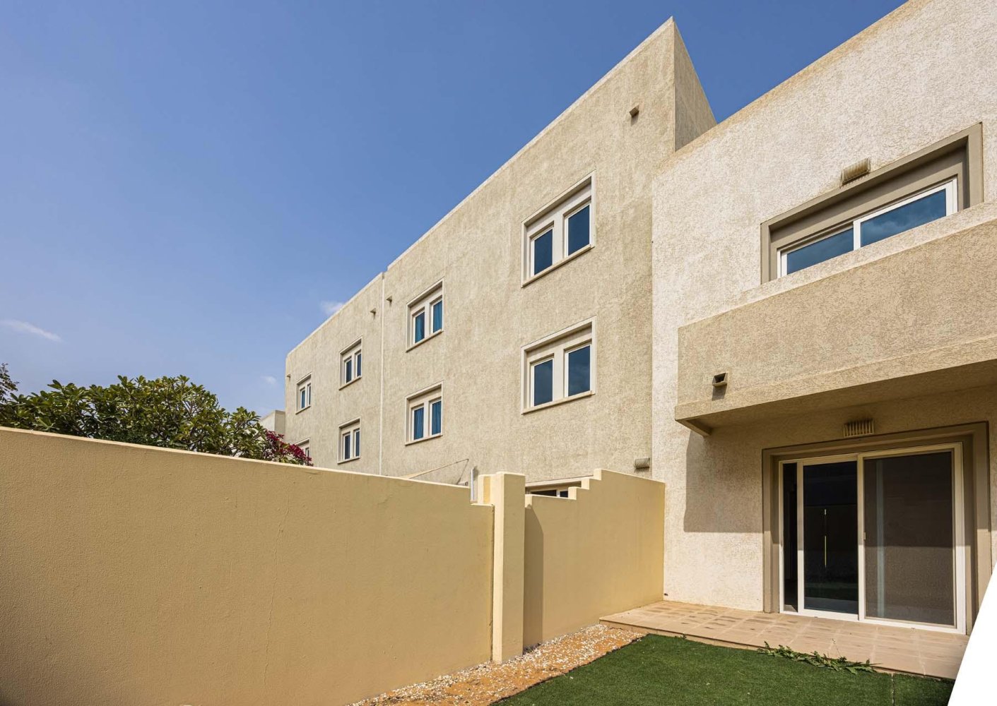 3 bedrooms Villa in Al Reef, UAE No. 29899