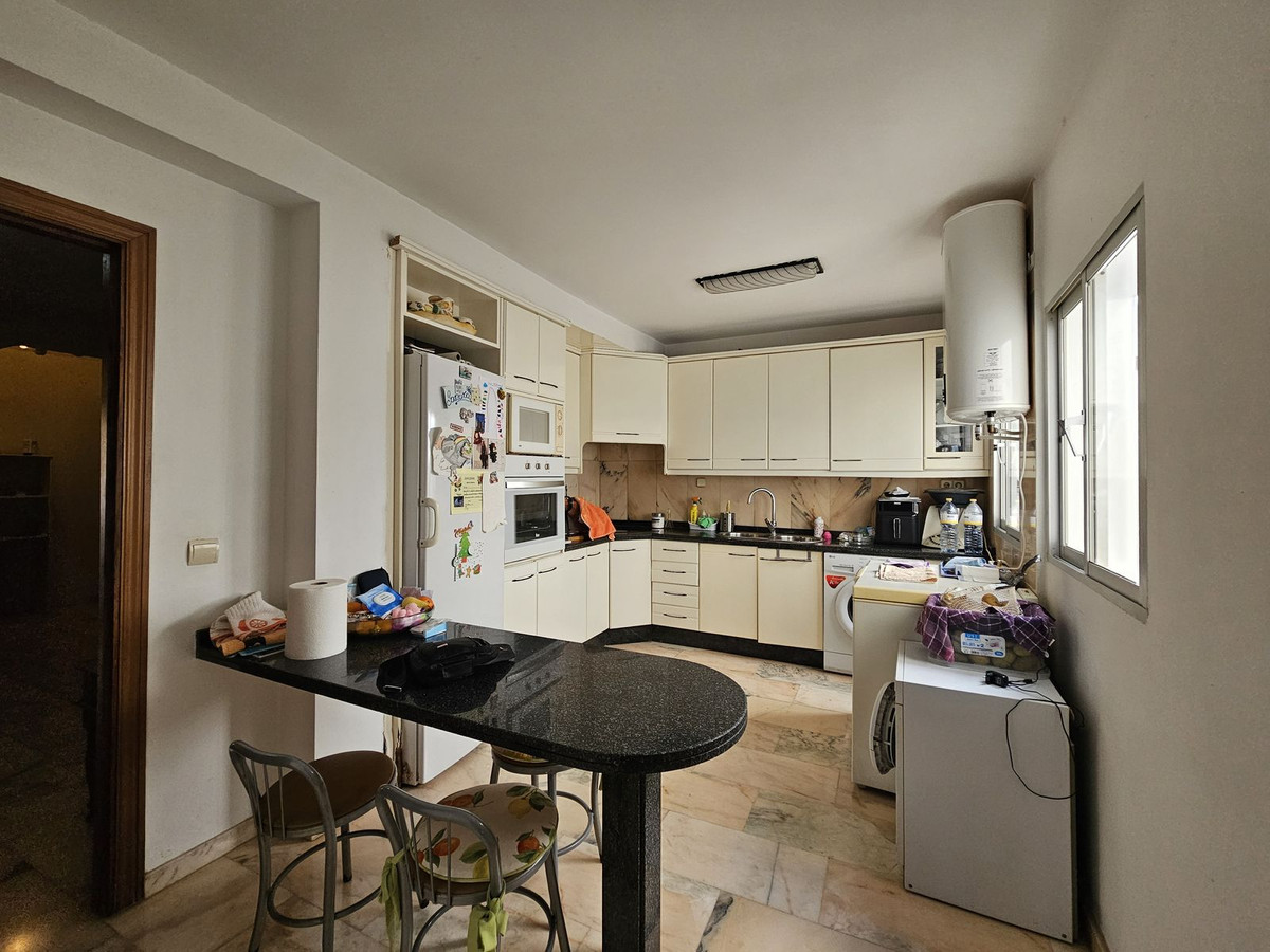 3 bedrooms Penthouse in Estepona, Spain No. 185502