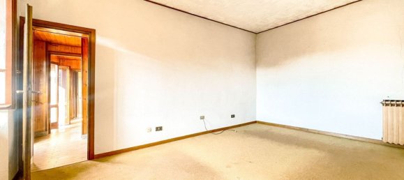 5 bedrooms House in Divignano, Italy No. 377475 18