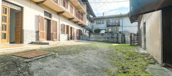 5 bedrooms House in Divignano, Italy No. 377475 4