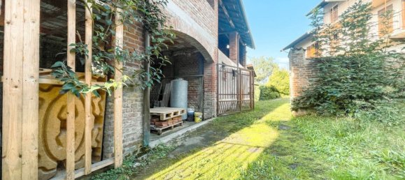 5 bedrooms House in Divignano, Italy No. 377475 5