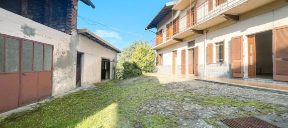 5 bedrooms House in Divignano, Italy No. 377475 24