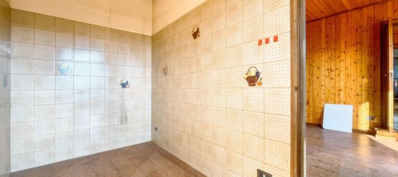 5 bedrooms House in Divignano, Italy No. 377475 14