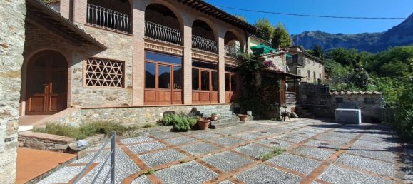 6 rooms Commercial property in Pietrasanta, Italy No. 112811 2