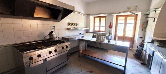 6 rooms Commercial property in Pietrasanta, Italy No. 112811 10