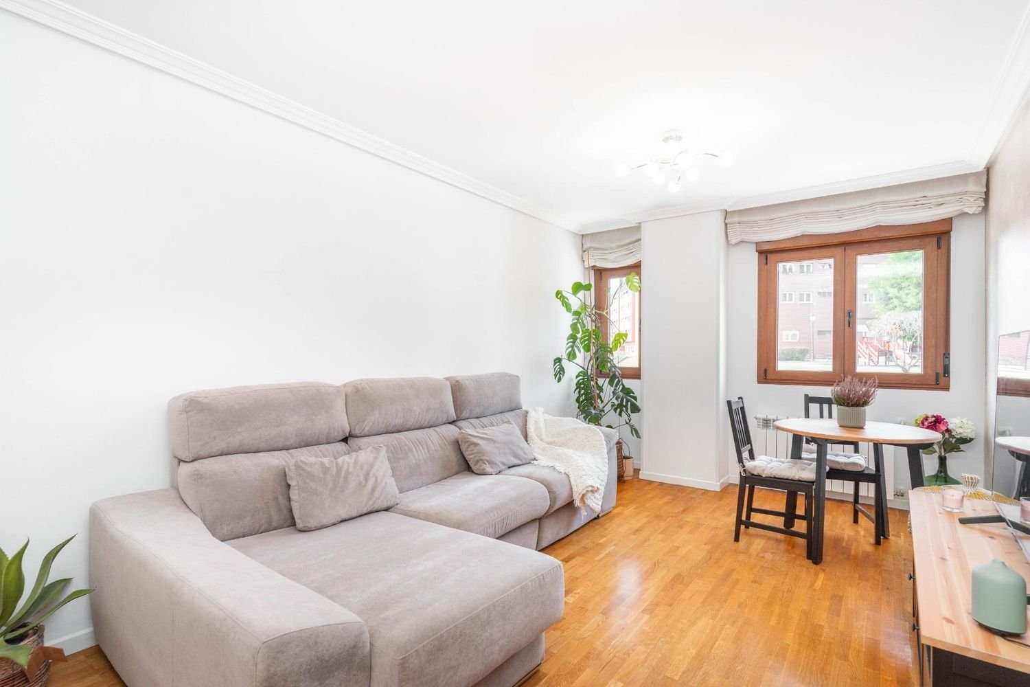 2 bedrooms Apartment in Oviedo, Spain No. 271832