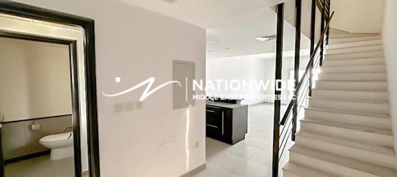 Вилла с 3 спальнями в Абу-Даби, ОАЭ № 109943 12