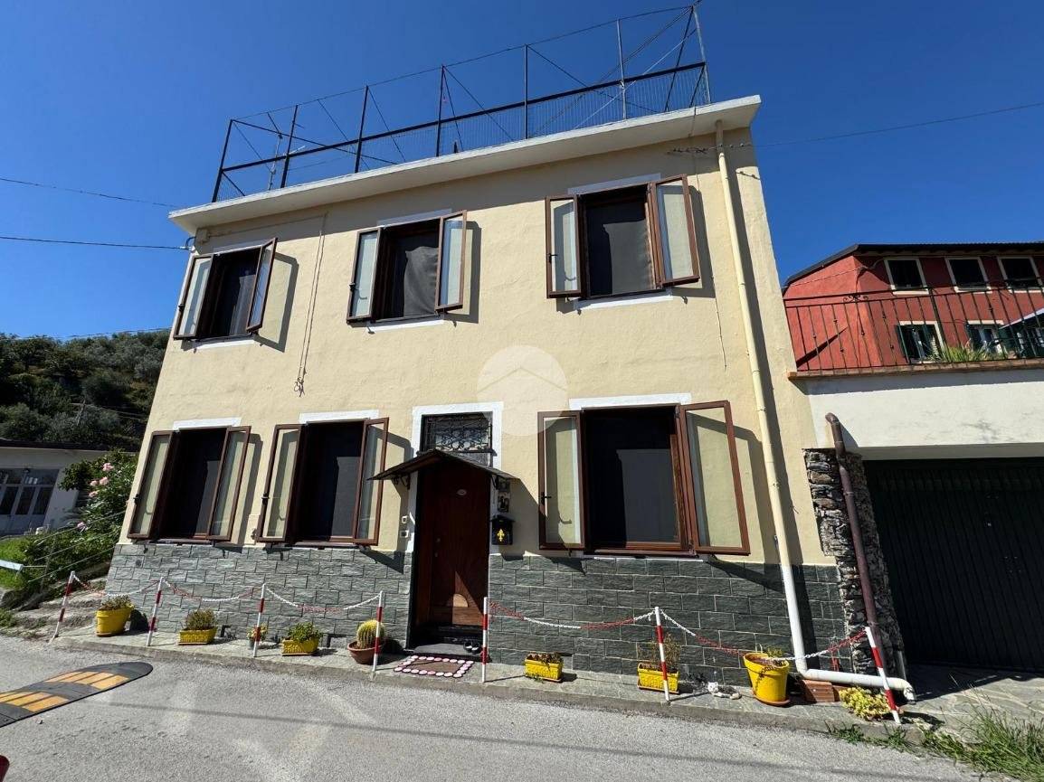 3 bedrooms Villa in Uscio, Italy No. 302608