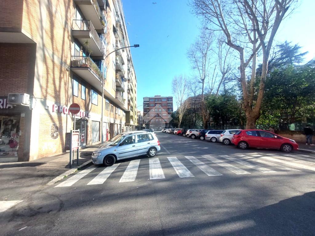 1-Zimmer Gewerbliche Immobilie in Rome, Italy, Nr. 9343