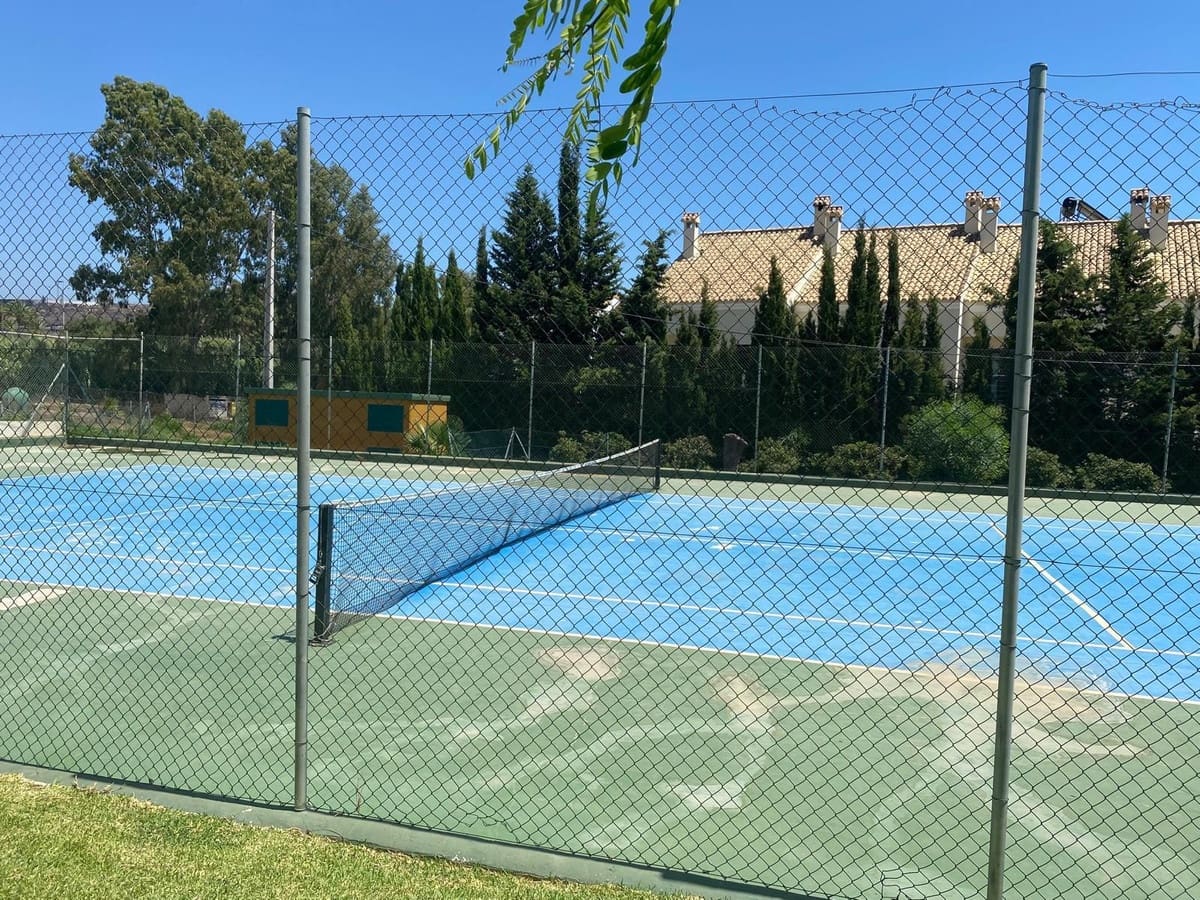 Apartamento de 2 dormitorios en Estepona, Spain No. 273663