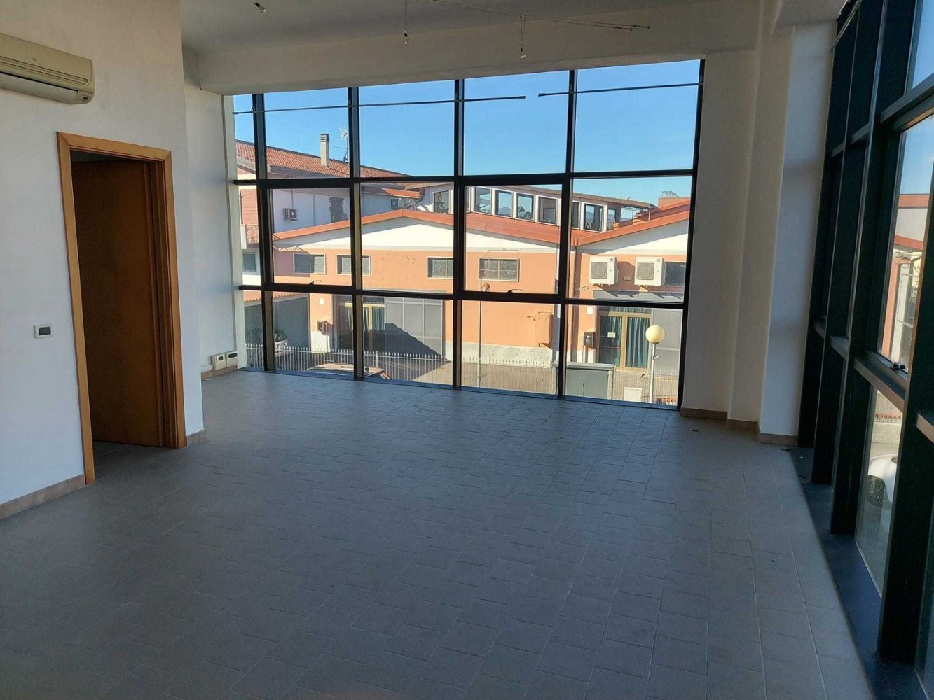 Escritório em Sarzana, Italy 55 m² N.º 118278