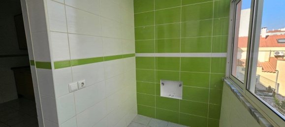 2 bedrooms Apartment in Barreiro, Portugal No. 219658 2