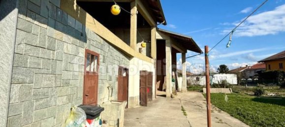 4 bedrooms House in Carmagnola, Italy No. 211348 3