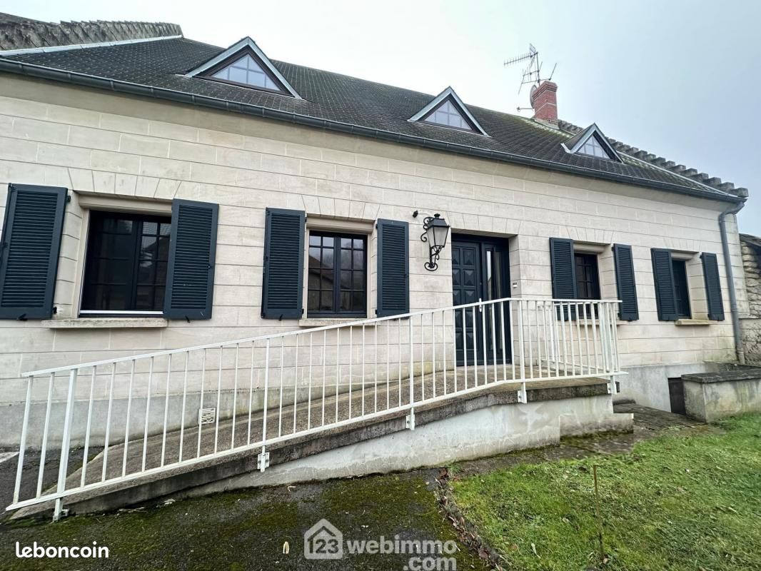 4 bedrooms House in Bievres, France No. 44439