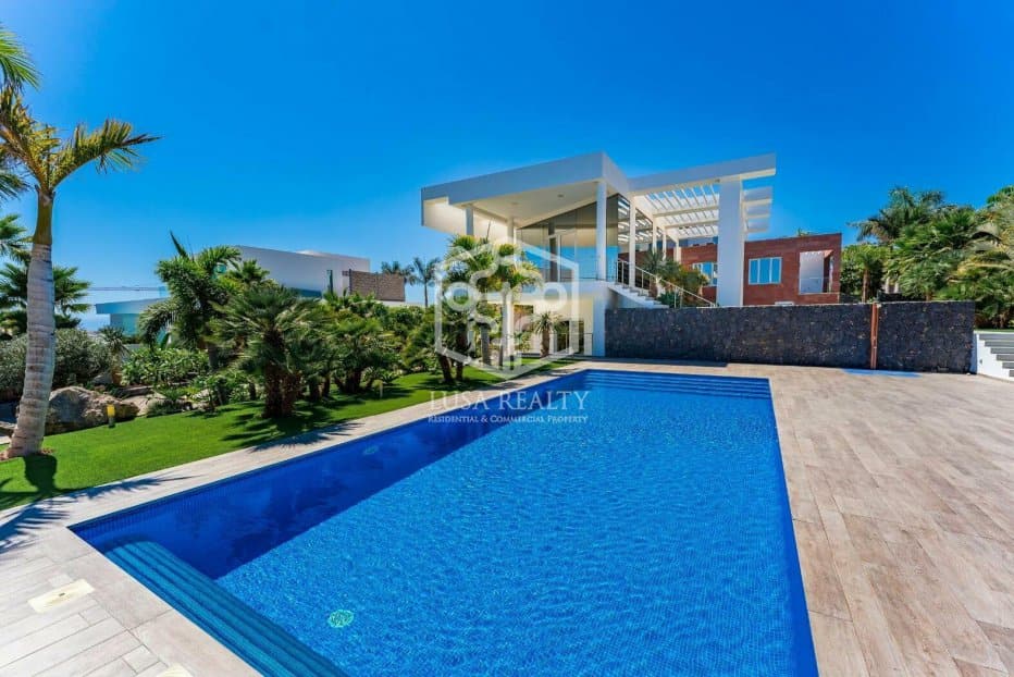 6 bedrooms Villa in Adeje, Spain No. 13172