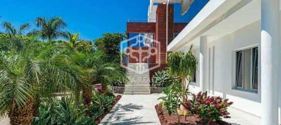 6 bedrooms Villa in Adeje, Spain No. 13172 4