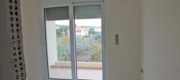 4 bedrooms Property in Kalyvia Thorikou, Greece No. 7518 11